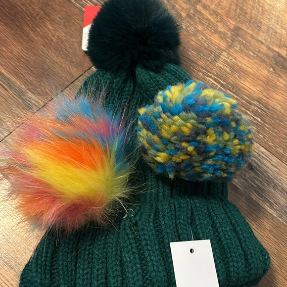 NWT BP beanie with 3 interchangeable poms - Picture 3 of 5